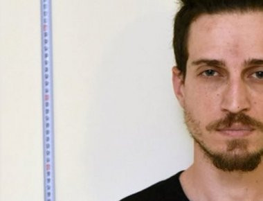 Αυτός είναι ο άνθρωπος που κατηγορείται ότι έστειλε τα δέματα-βόμβες στον Λ.Παπαδήμο και τον Β.Σόιμπλε